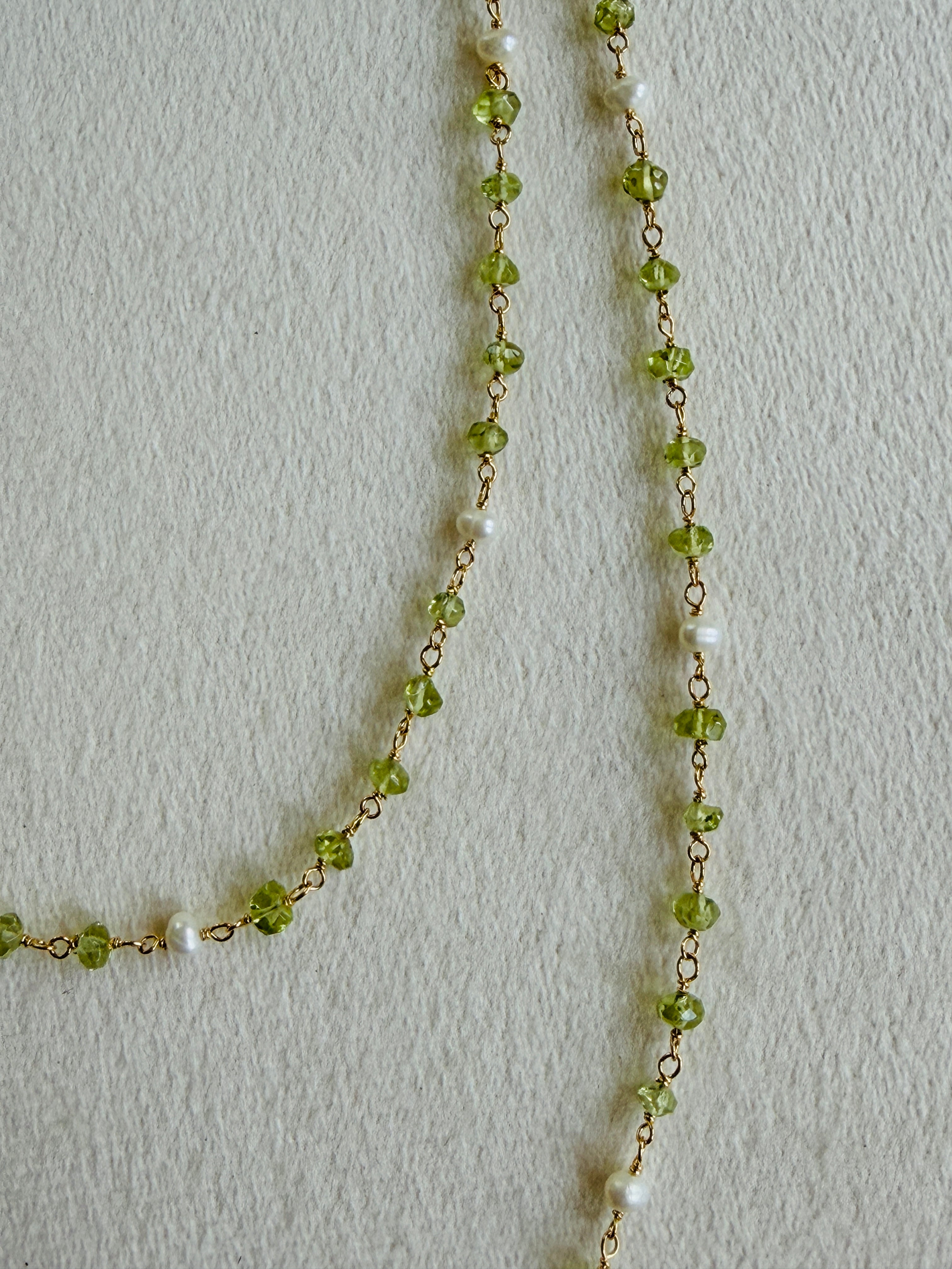 Chain Necklace with peridot green beads and pearl accents