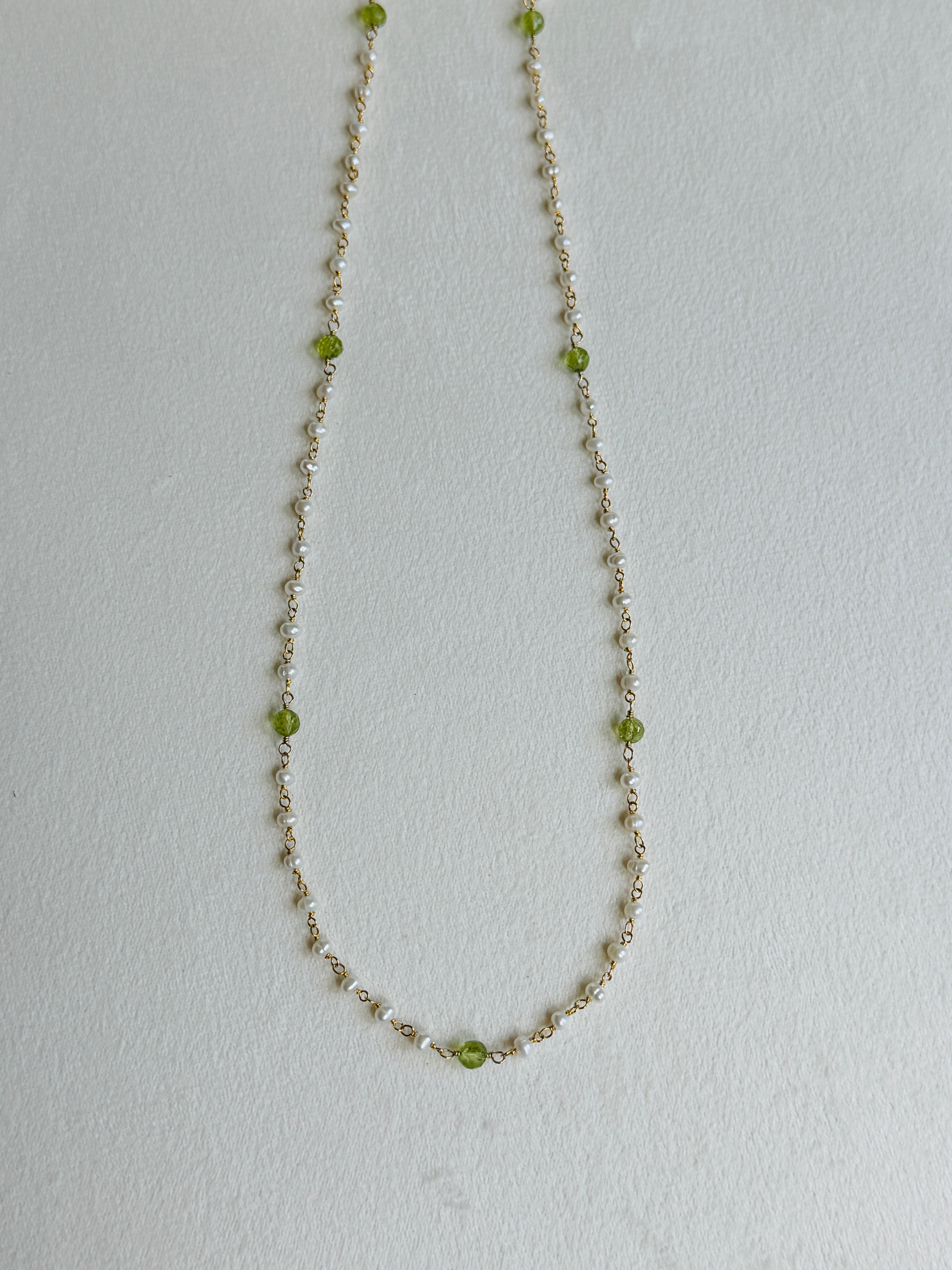 Freshwater pearl chain with faceted peridot accents