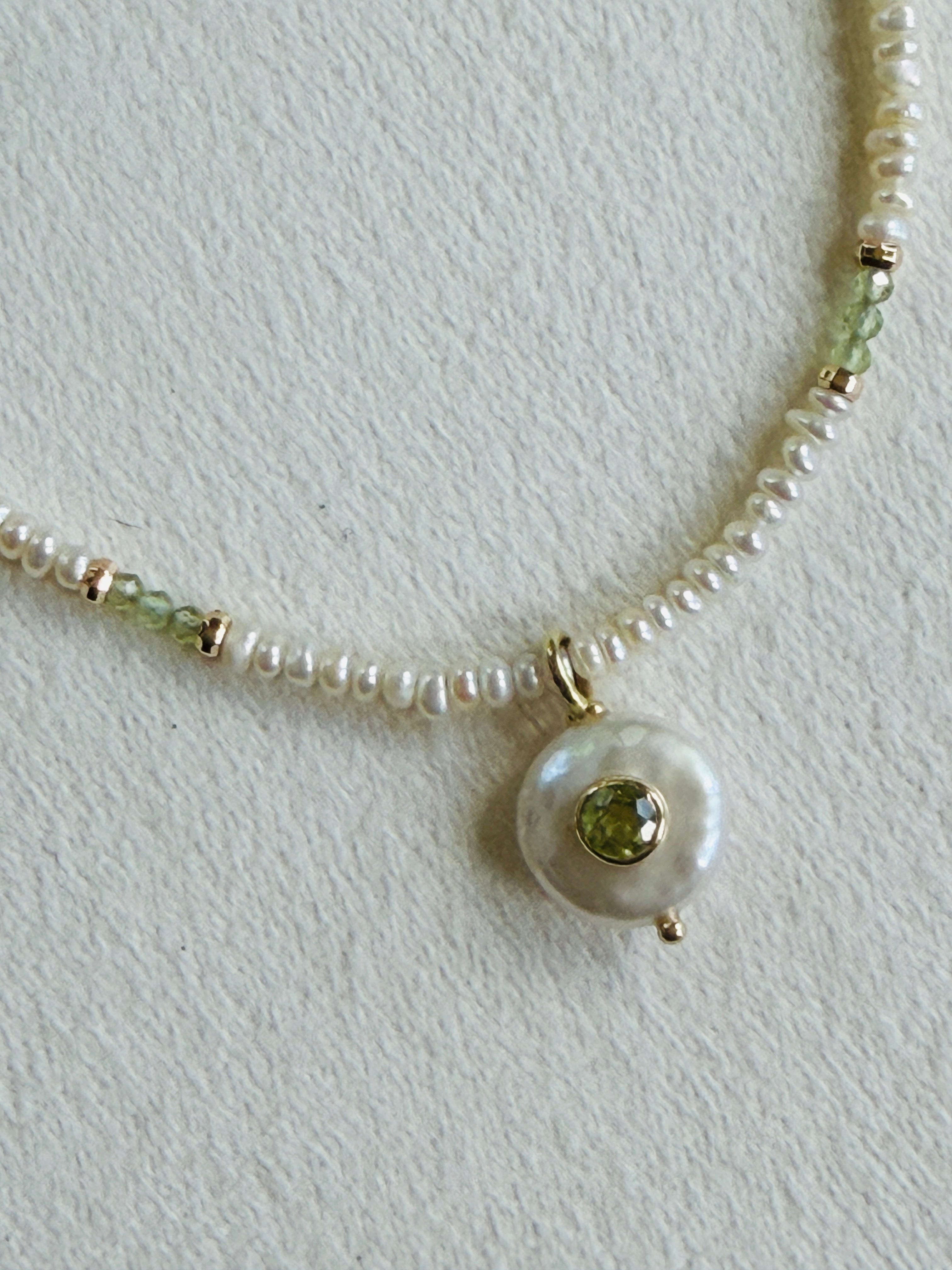 Pearl necklace with coin pearl and peridot pendant